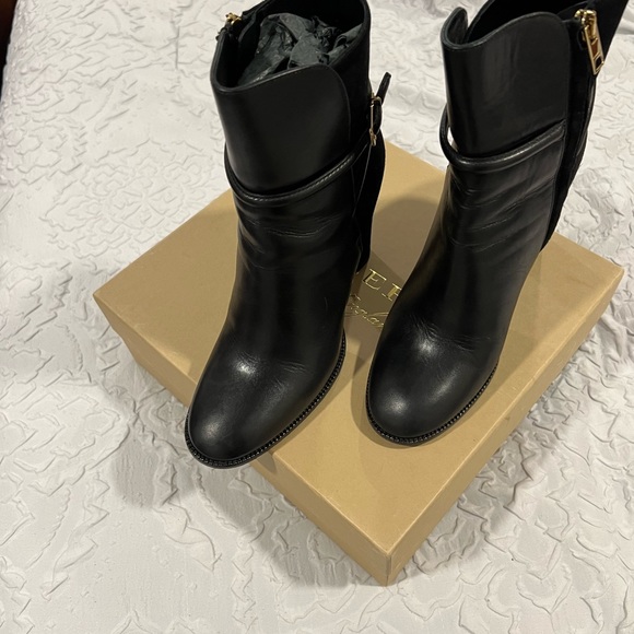 Woman’s Burberry Booties - Picture 4 of 7